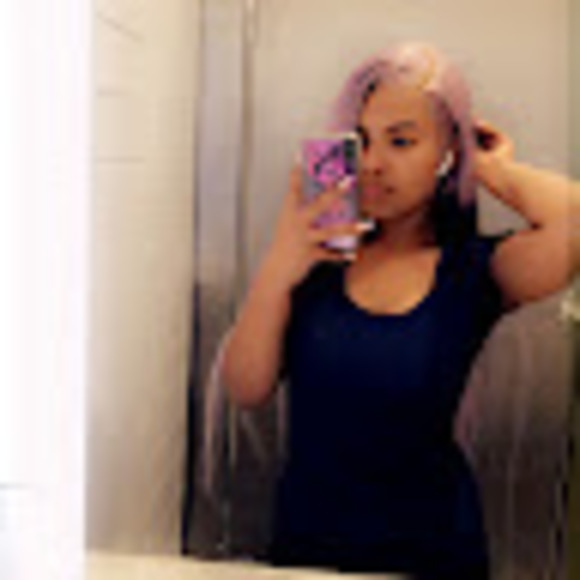 Meet your Posher, Danae - Picture 1 of 1